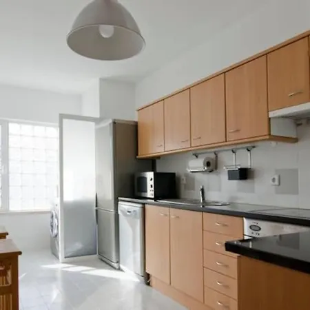 New Office - Free Wifi & Parking - Self Check-in - Daikin Airco Apartment Lisbon