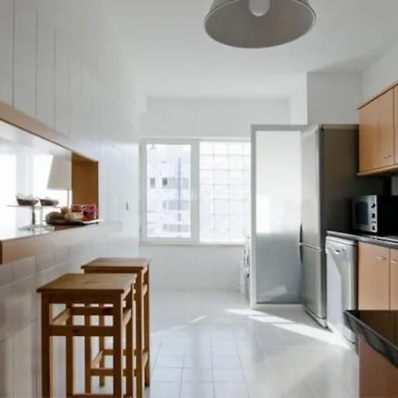 New Office - Free Wifi & Parking - Self Check-in - Daikin Airco * Лісабон