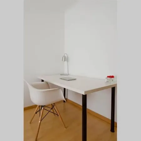 New Office - Free Wifi & Parking - Self Check-in - Daikin Airco Lizbona