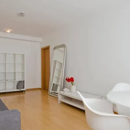 Apartment New Office - Free Wifi & Parking - Self Check-in - Daikin Airco