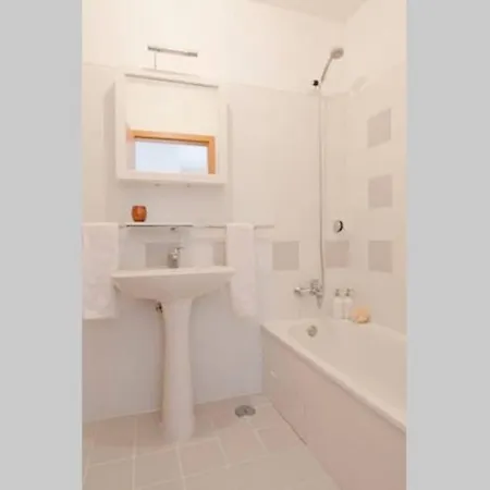 Apartament New Office - Free Wifi & Parking - Self Check-in - Daikin Airco *